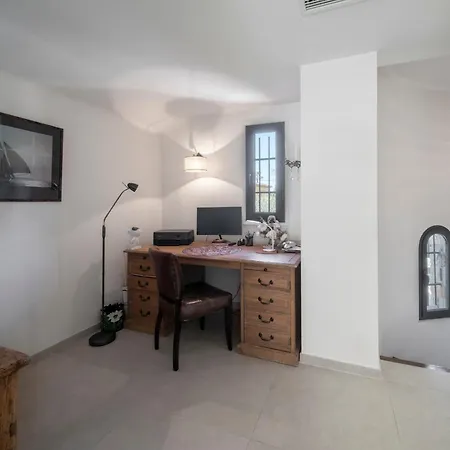 Villa Ref 2154 - Provencale To Rent *